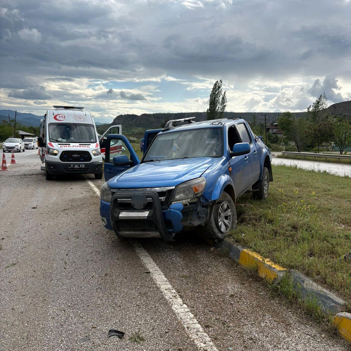 Kastamonu'da yoldan çıkan kamyonet takla attı: 4 yaralı