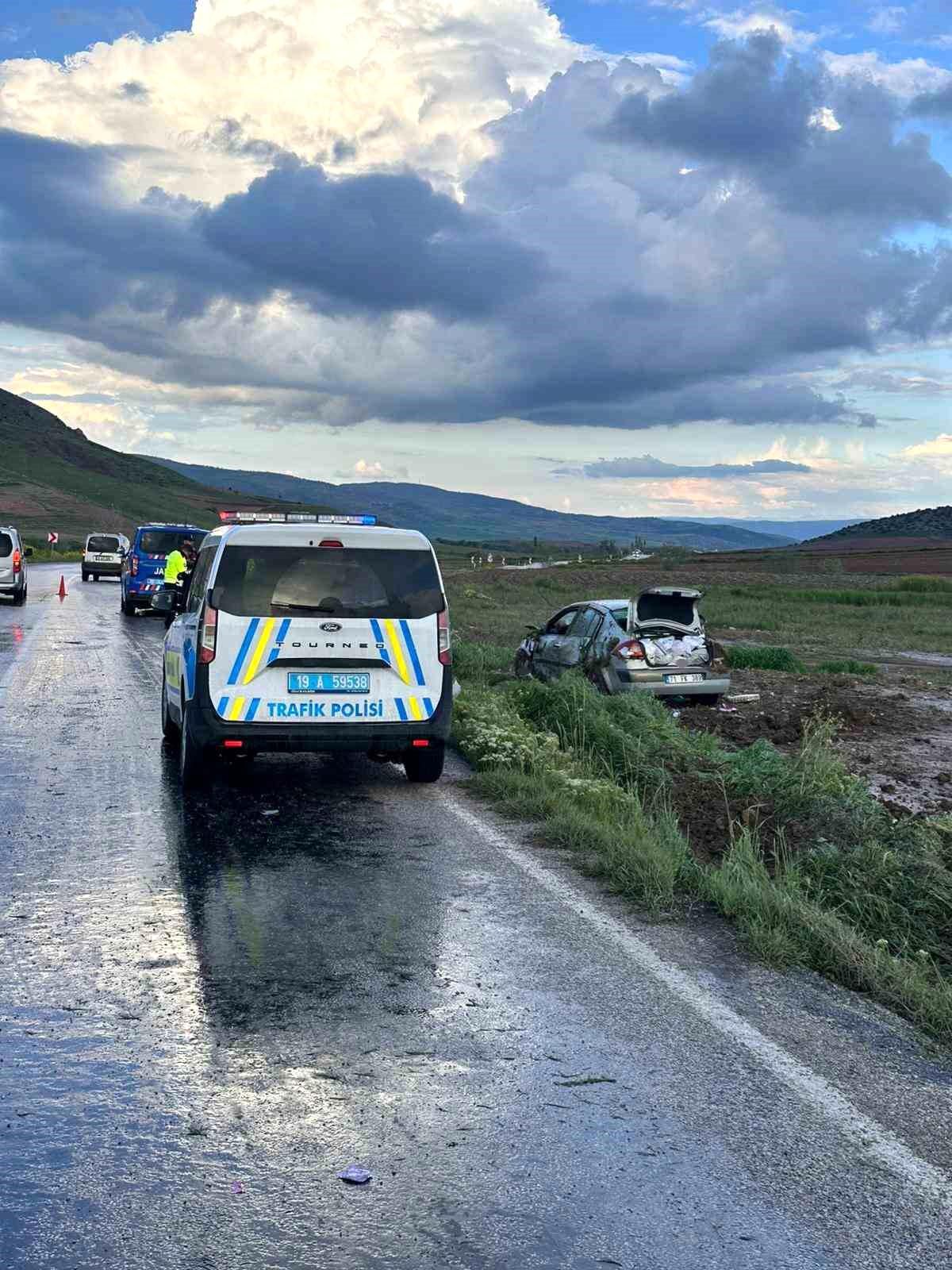 Kaygan yolda kontrolden çıkan otomobil takla attı: 5 yaralı