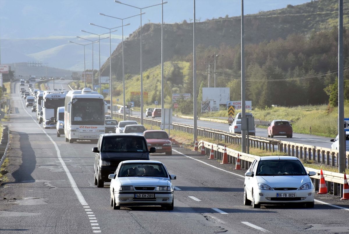 'Kilit kavşak' Kırıkkale'de bayram öncesi trafik yoğunluğu başladı