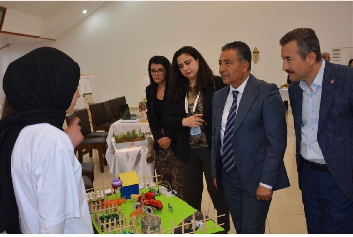 Öğrencilerden TÜBİTAK Bilim Fuarı'nda proje sergisi