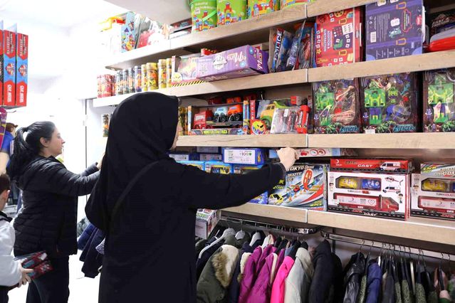 Kocasinan'da paranın geçmediği dost mağazada bayramlık alışveriş keyfi