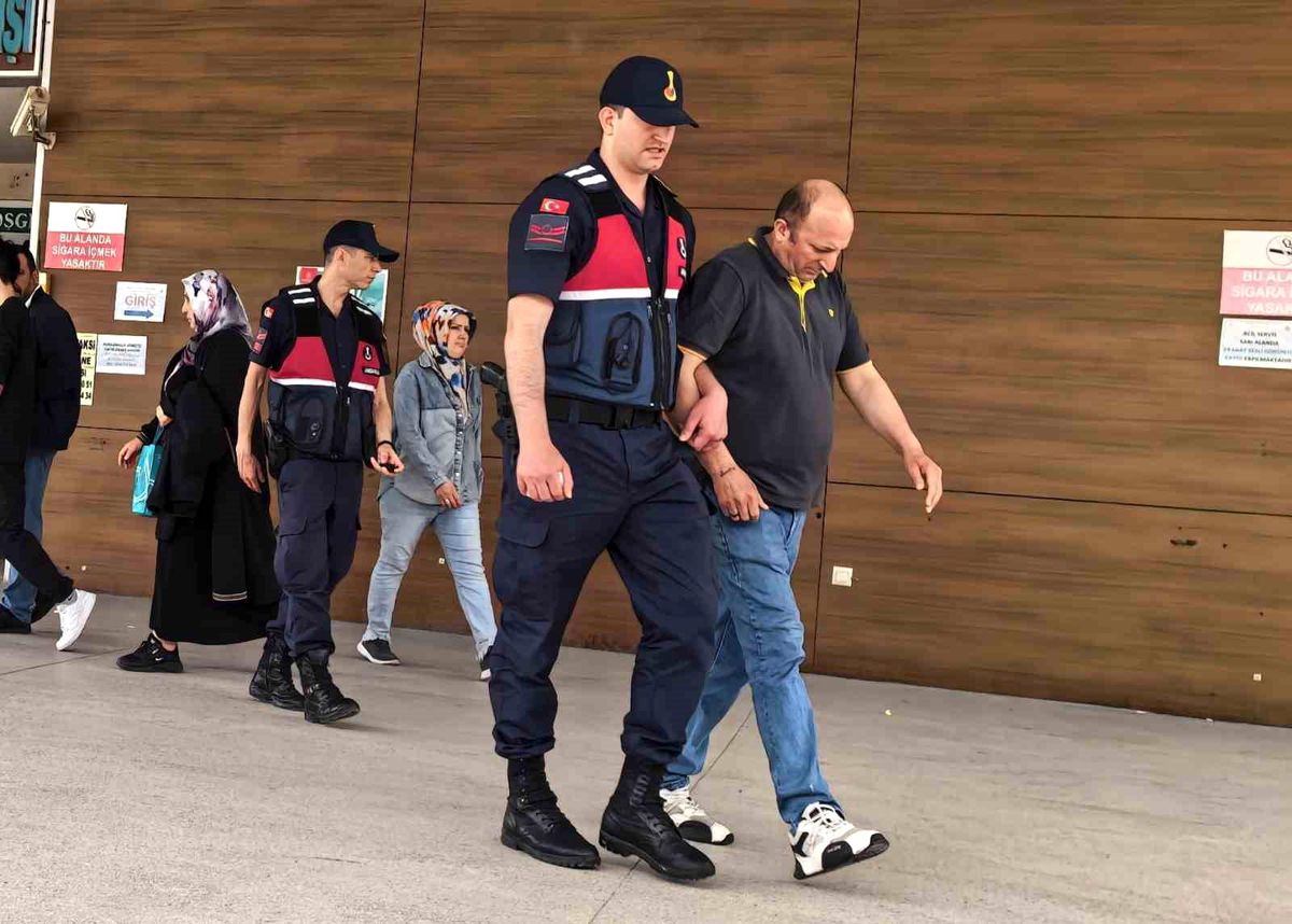 Kredi kartı çalıp harcama yapan şüpheliler yakalandı