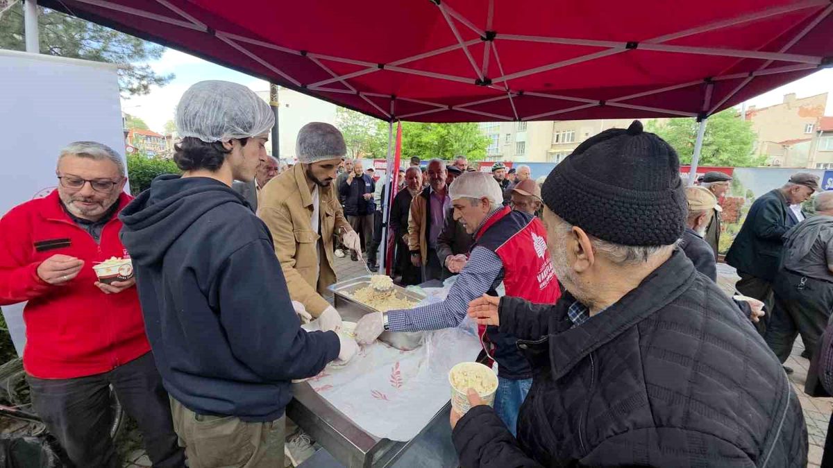 Kütahya'da vatandaşlara 'cimcik' ikramı