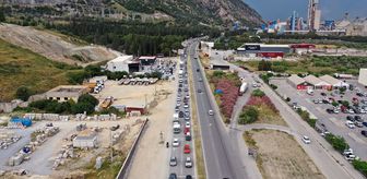 Muğla ve Aydın'ın turistik ilçelerine giden yollarda yoğunluk yaşanıyor