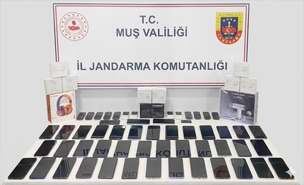 Muş'ta 55 kaçak cep telefonu ele geçirildi