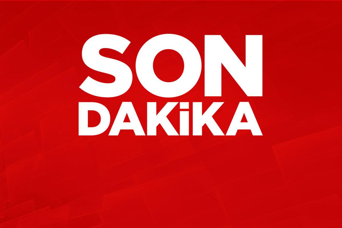 Özel, CHP Genel Merkezi önündeki kalabalığa sesleniyor: En kısa zamanda sandık istiyoruz, kurultay istiyoruz