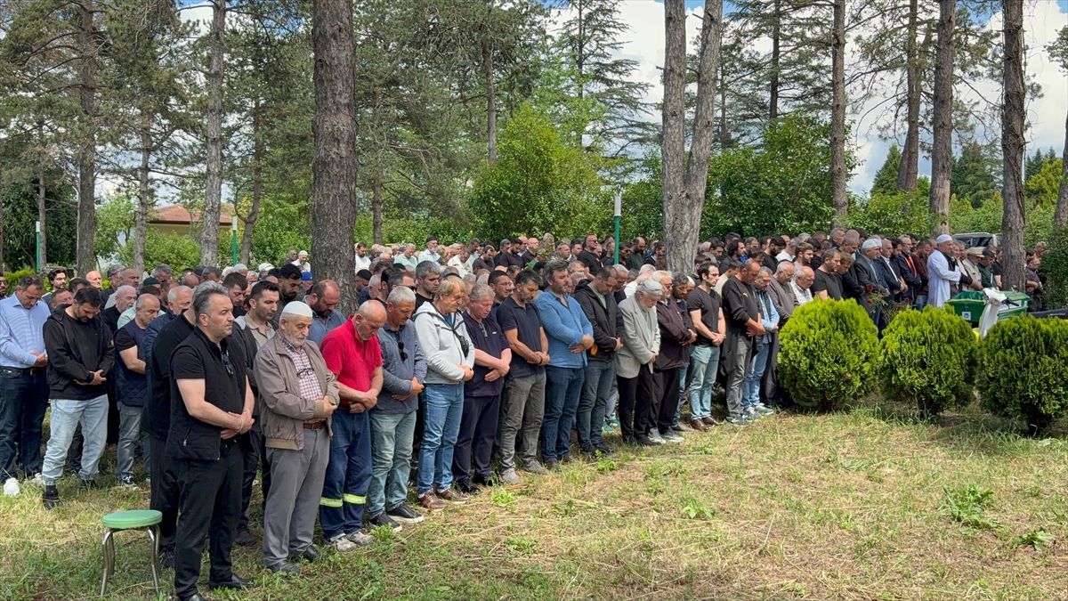 Sakarya'da silahlı kavgada hayatını kaybeden kişinin cenazesi toprağa verildi
