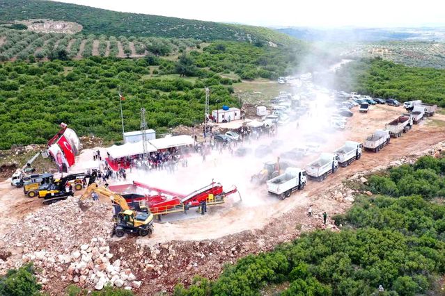 Saruhanlı'da ayda 26 bin ton mıcır üretilecek tesis açıldı