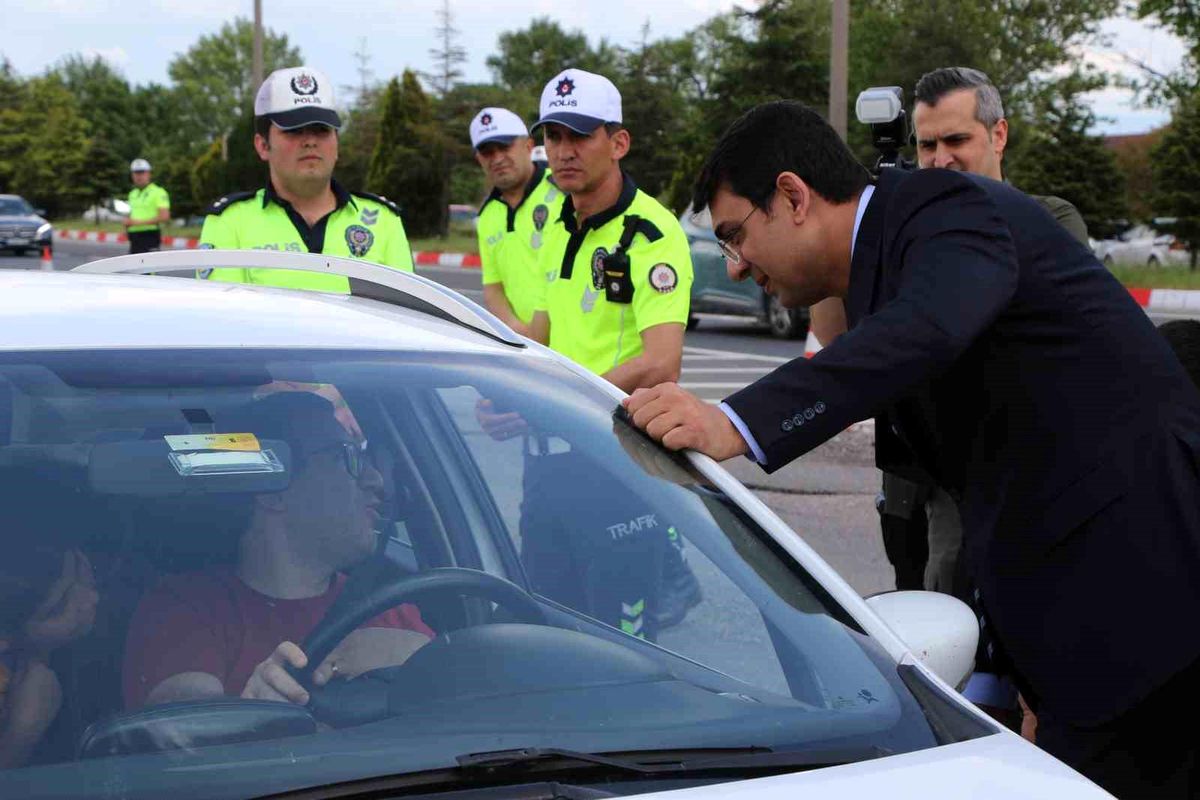 Vali Kartal, Bayram Öncesi Denetim Noktasını Ziyaret Etti