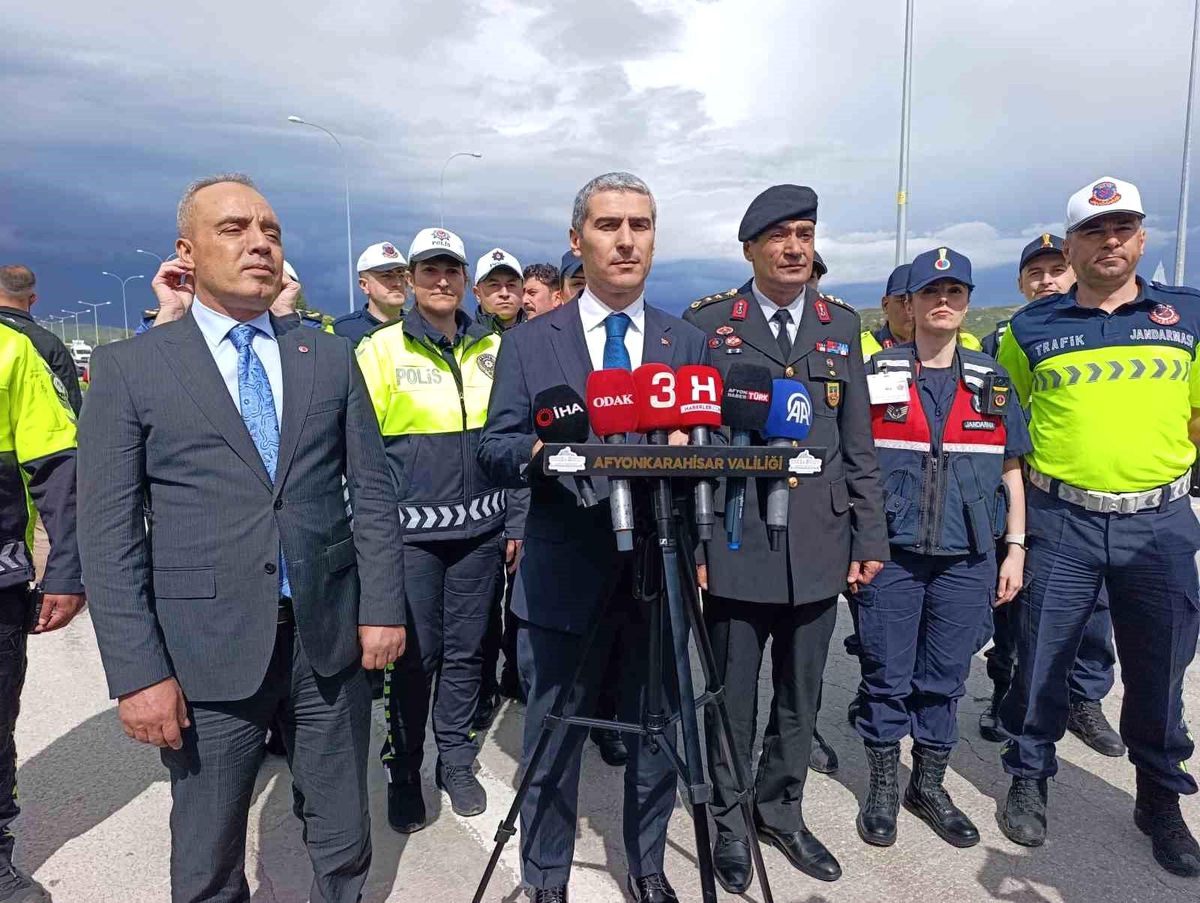 Vali Aktaş: 'Bayram tatili boyunca Afyonkarahisar'dan 5 milyondan fazla araç geçişi bekleniyor'
