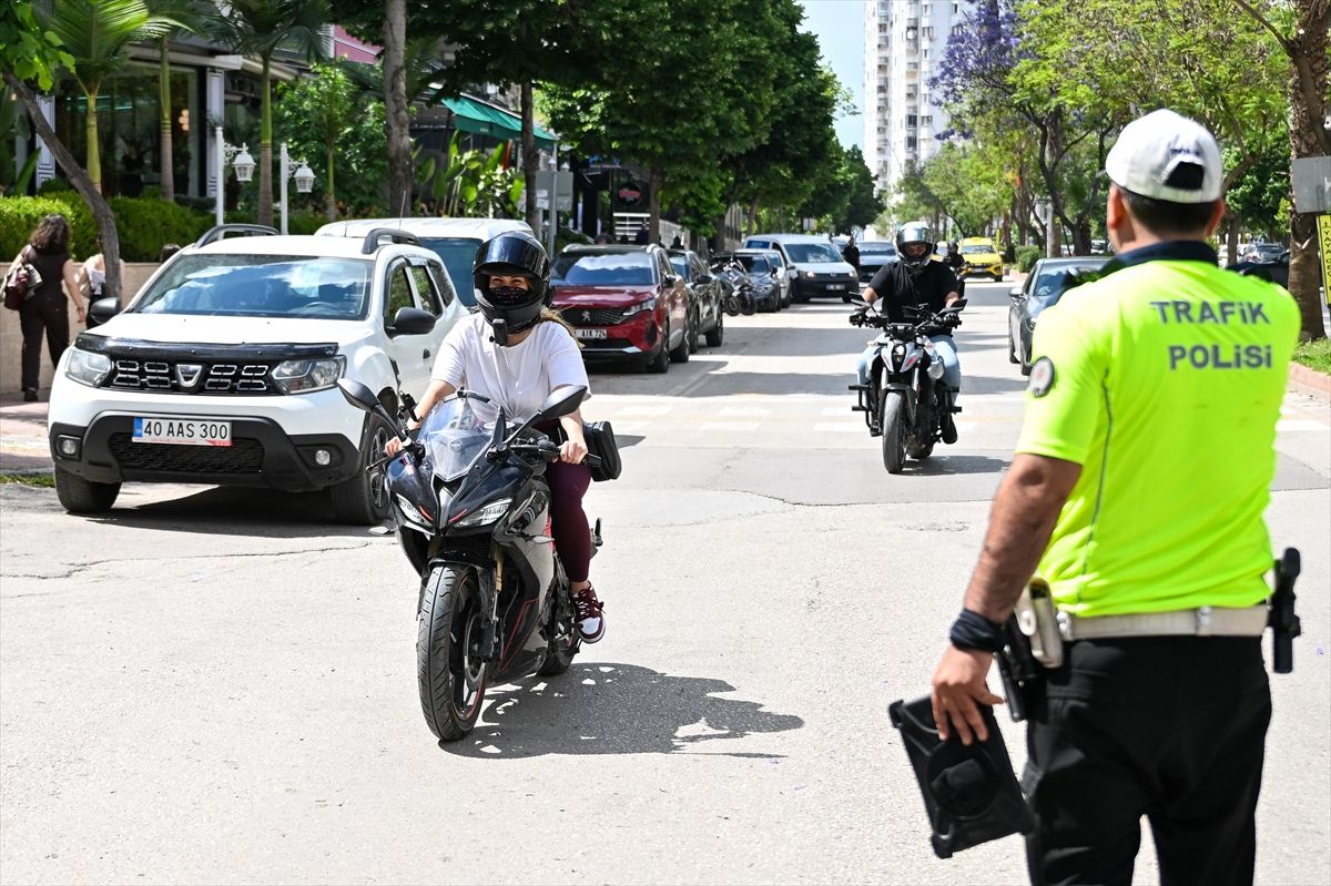 Adana'da trafik uygulamasında 274 motosiklet sürücüsüne para cezası verildi