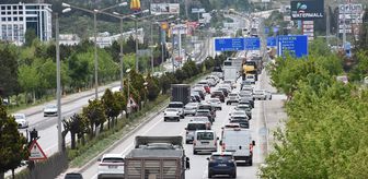 Afyonkarahisar'daki çevre yollarında bayram tatili hareketliliği yaşanıyor