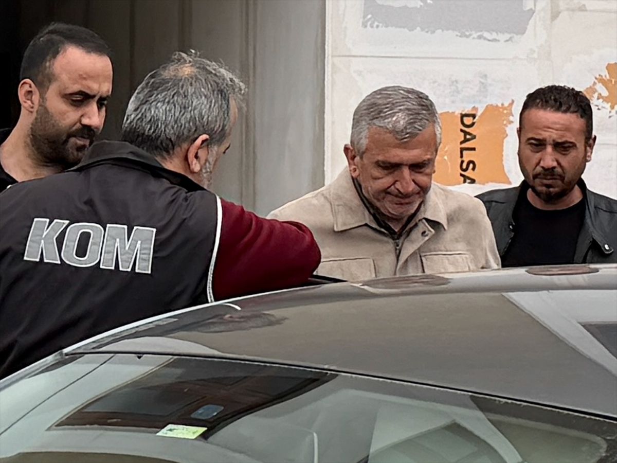 Akçakoca Belediye Başkanı Albayrak 'irtikap' suçundan tutuklandı