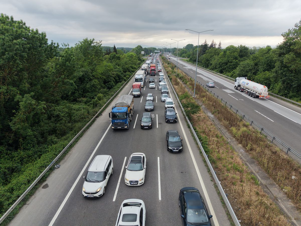 Anadolu Otoyolu'nun Düzce geçişinde bayram trafiği