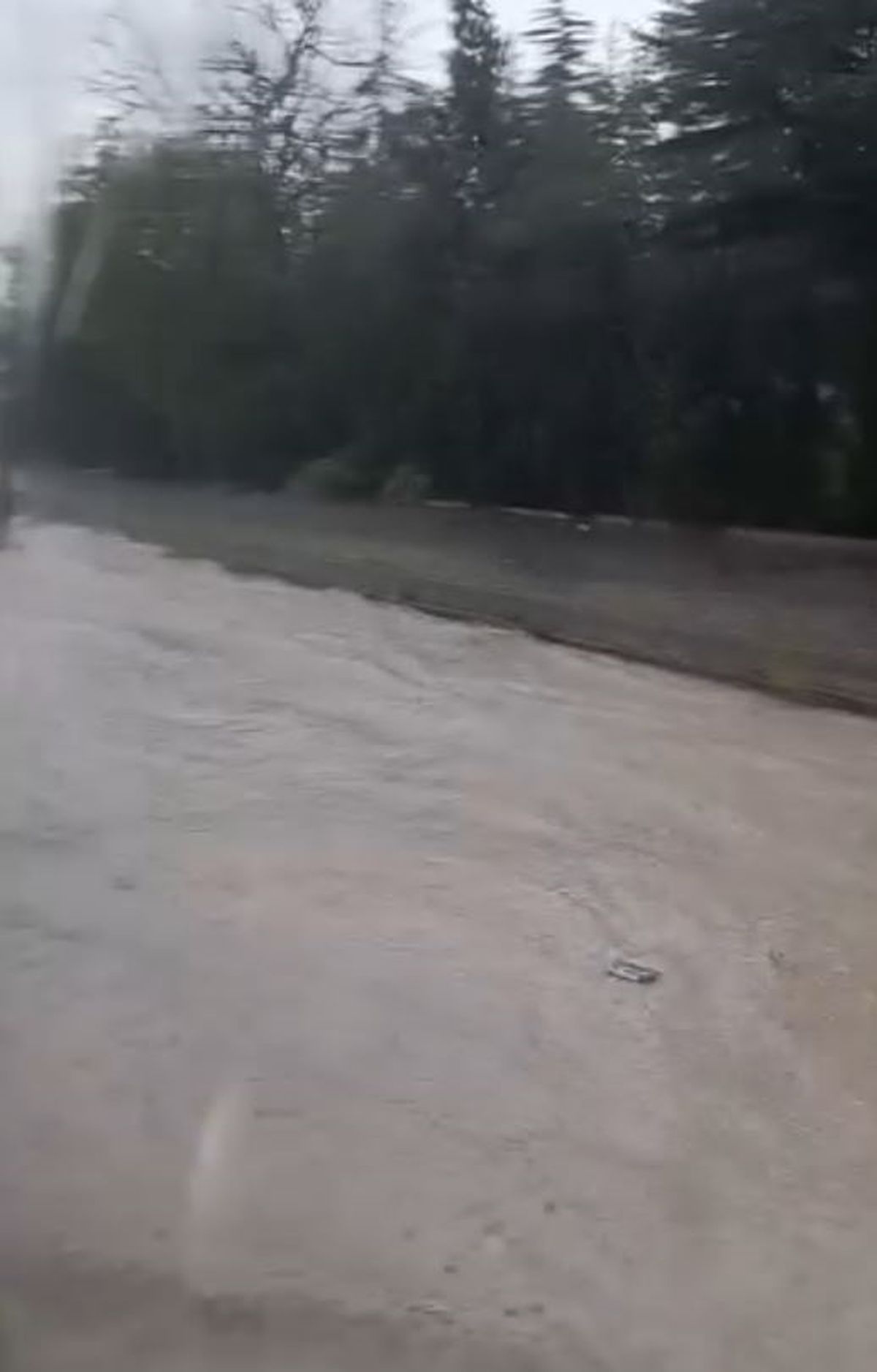 Ankara'da sağanak; yollar suyla doldu