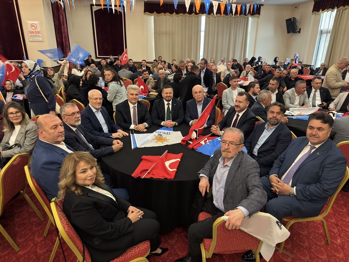 Balıkesir'de AK Parti teşkilatınca bayramlaşma programı düzenlendi