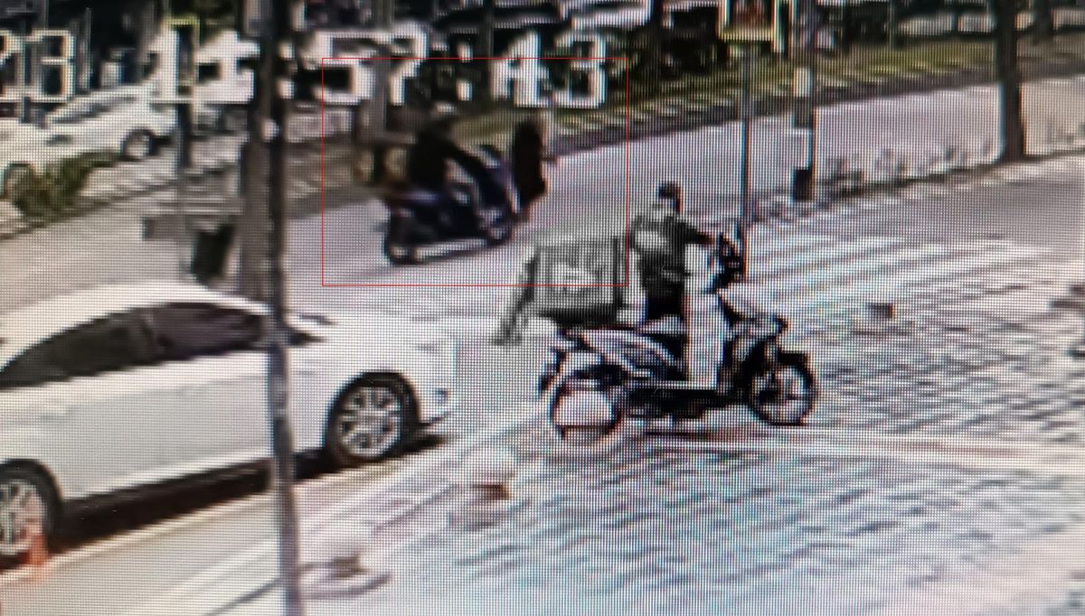 Batman'da motosikletin yayaya çarpma anı kamerada