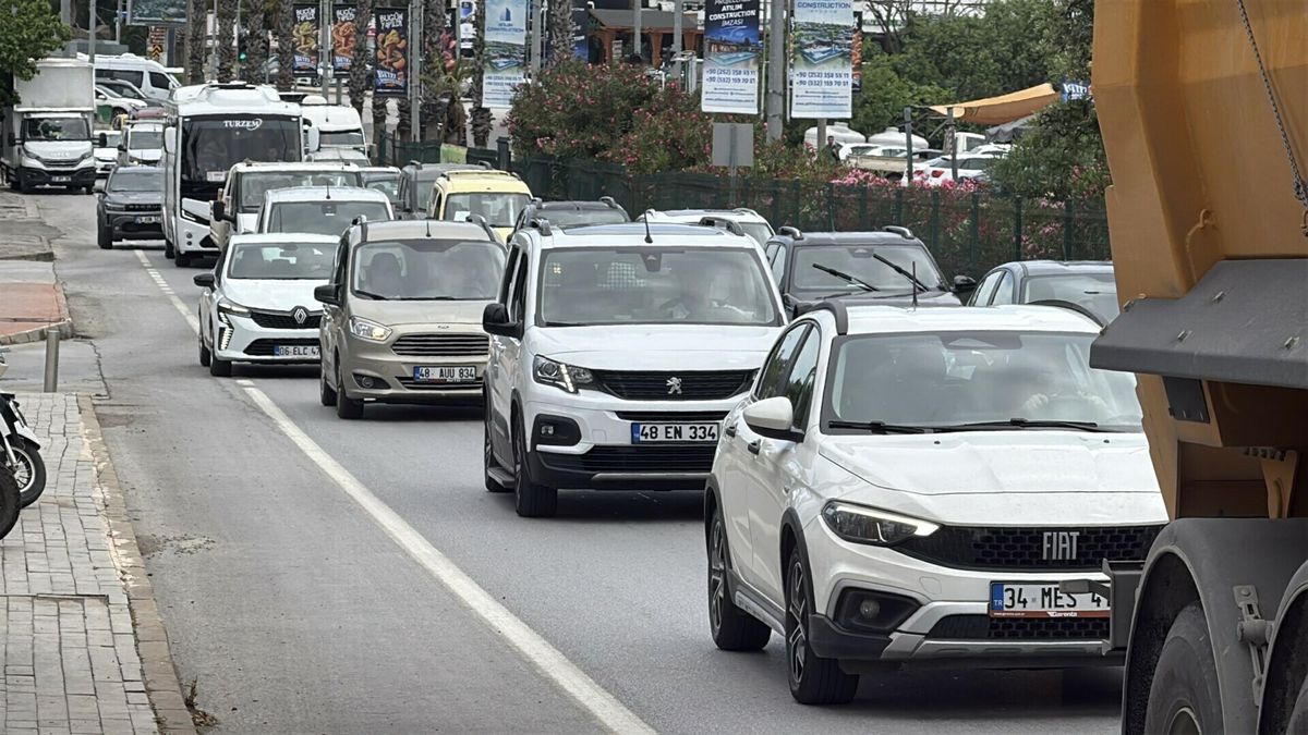 Bodrum'a 24 saatte 20 bin araç giriş yaptı