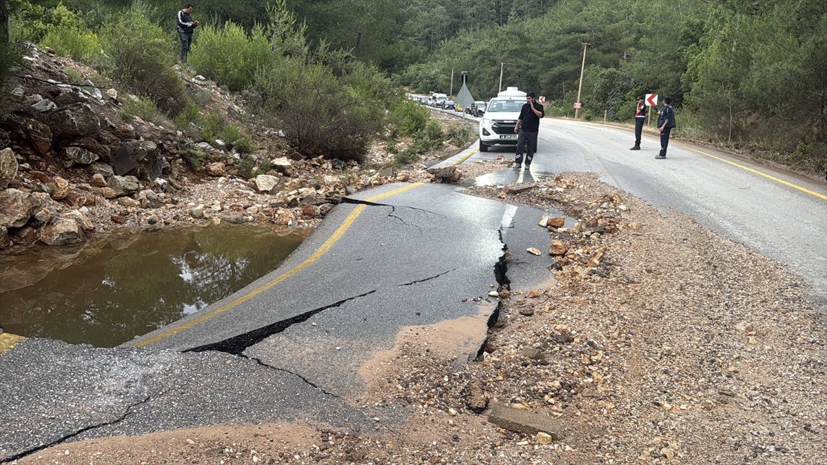 Bodrum'da içme suyu isale hattı patladı