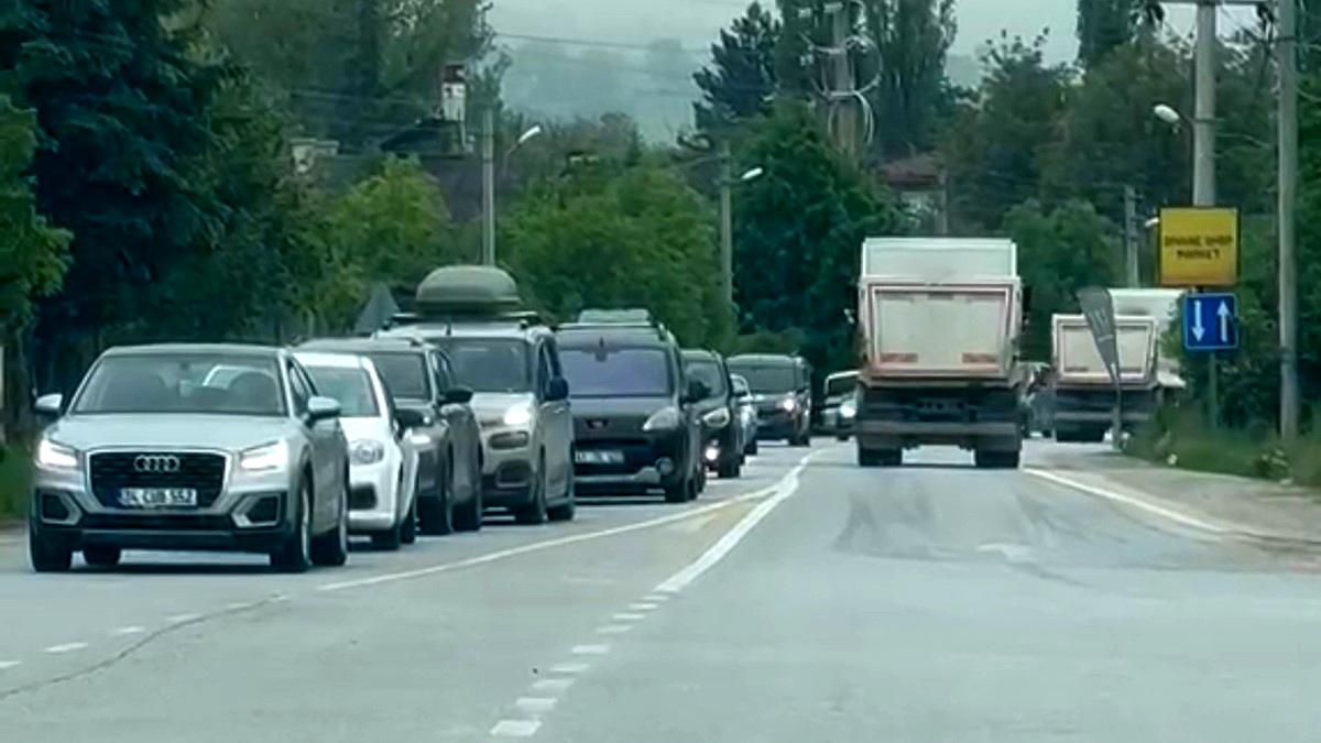 Bolu'da alternatif yollarda uzun araç kuyrukları oluştu