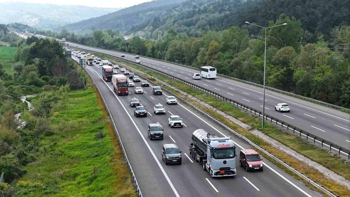 Bolu geçişinde bayram trafiği arttı