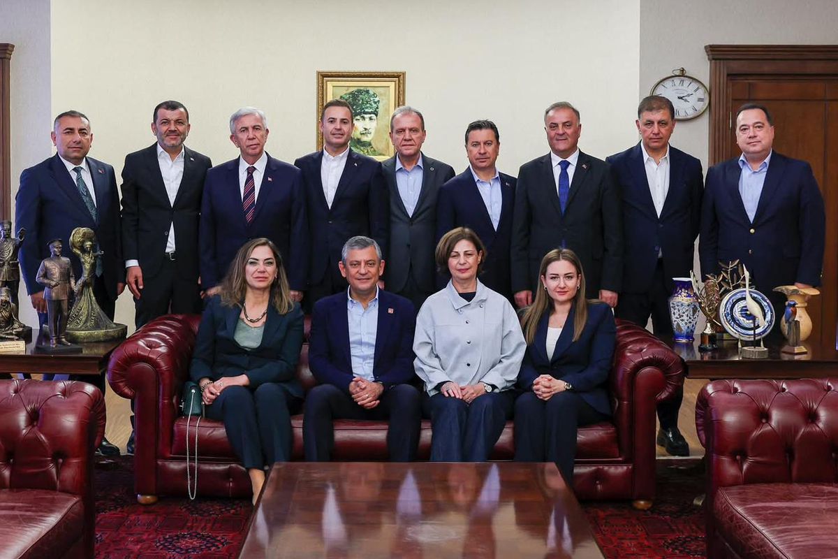CHP'li büyükşehir belediye başkanları 45 gün içinde olağanüstü Kurultay istedi