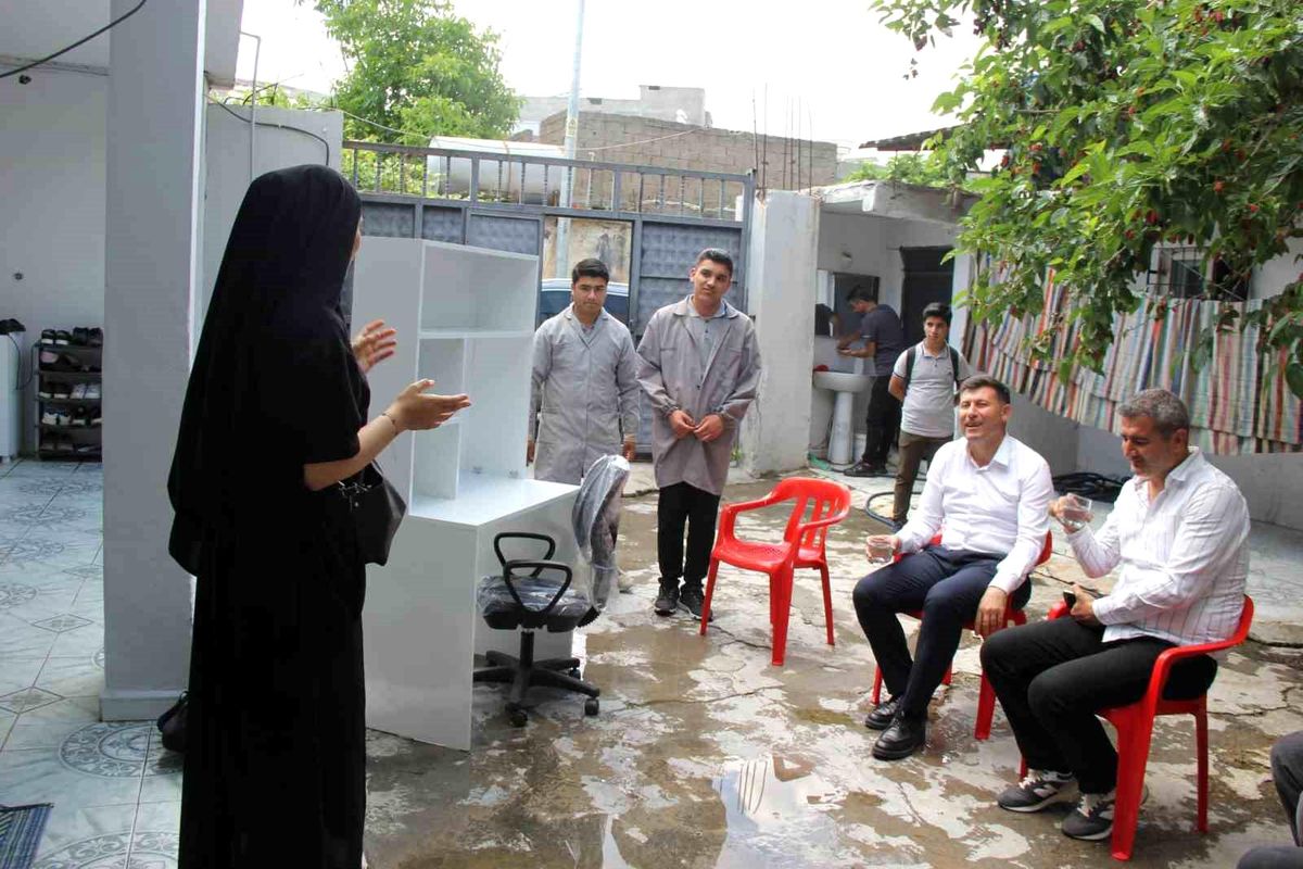 Cizre'de öğrenciler akranları için önce üretti sonra evine götürüp teslim etti