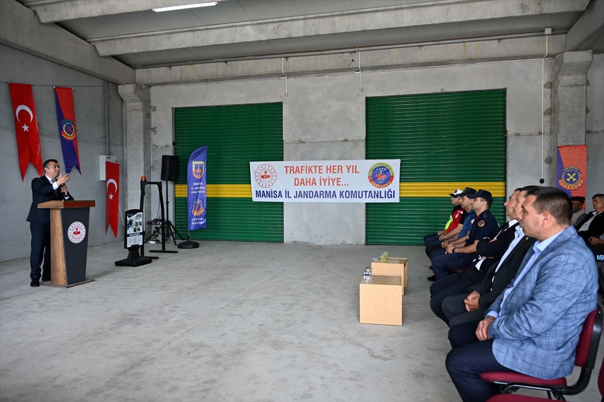Demirci'de çiftçilere trafik güvenliği eğitimi verildi