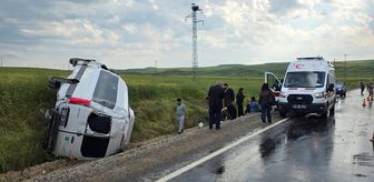 Diyarbakır'da devrilen minibüsteki 11 kişi yaralandı