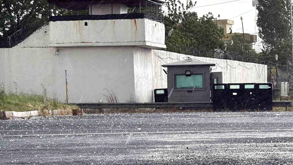 Diyarbakır'da dolu ve sağanak yağışı