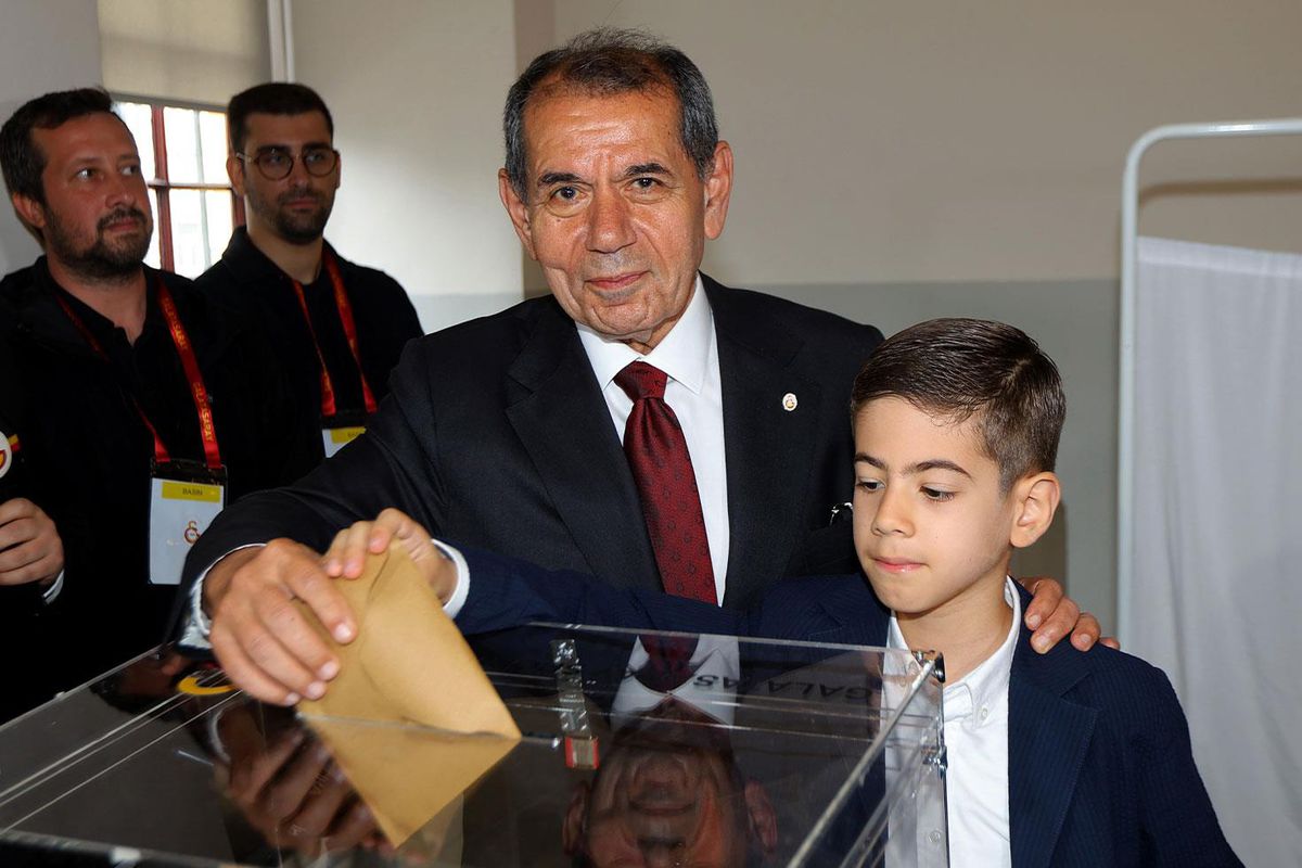 Dursun Özbek yeniden Galatasaray Başkanı seçildi
