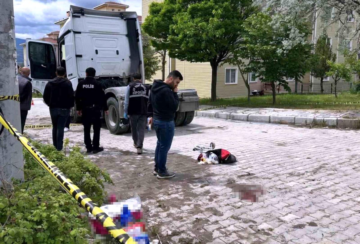 Emet'te tırın ayağının üzerinden geçtiği yaşlı kadın yaralandı