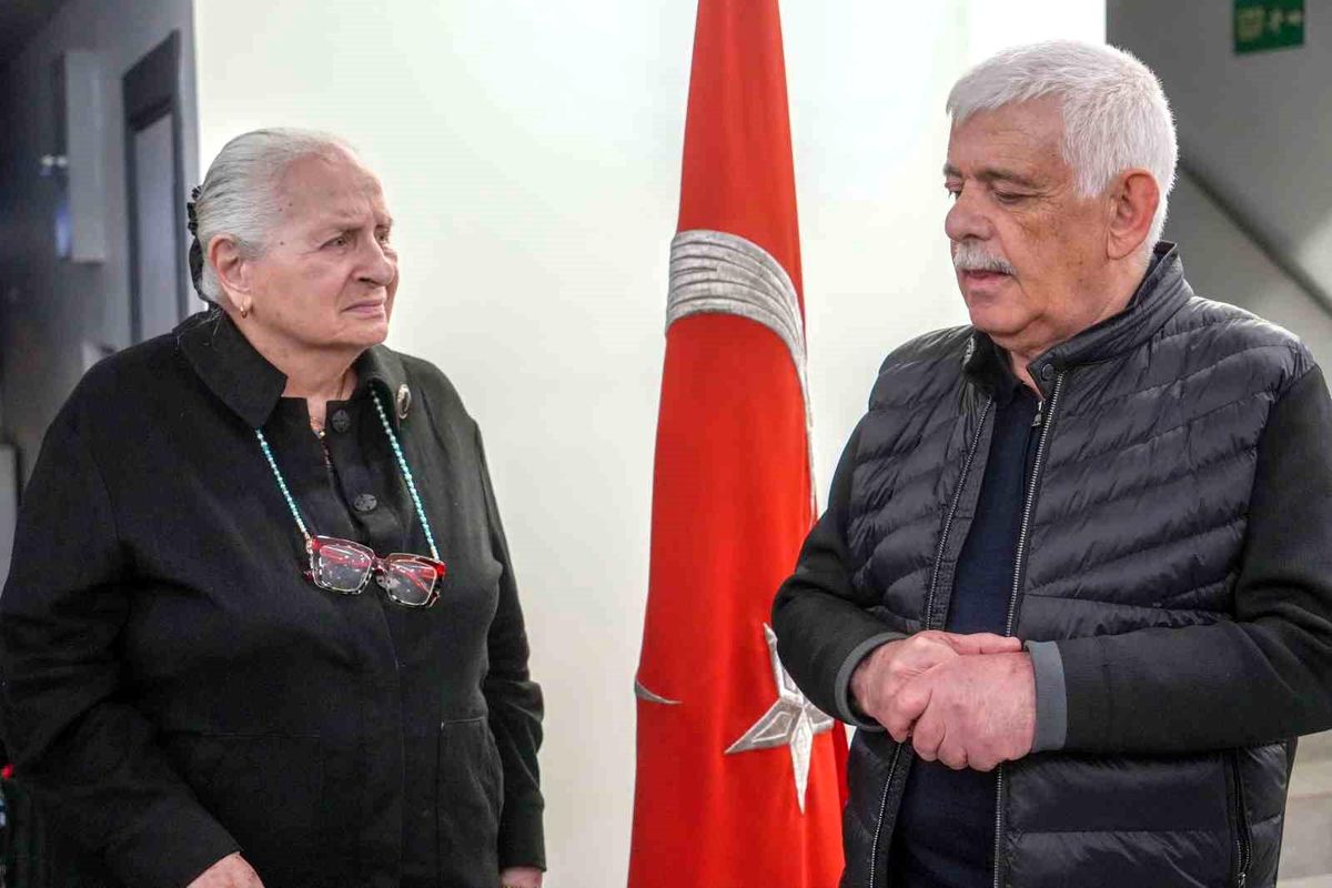 Erzurum Kazım Karabekirbekir Paşa'nın kızını bağrına bastı