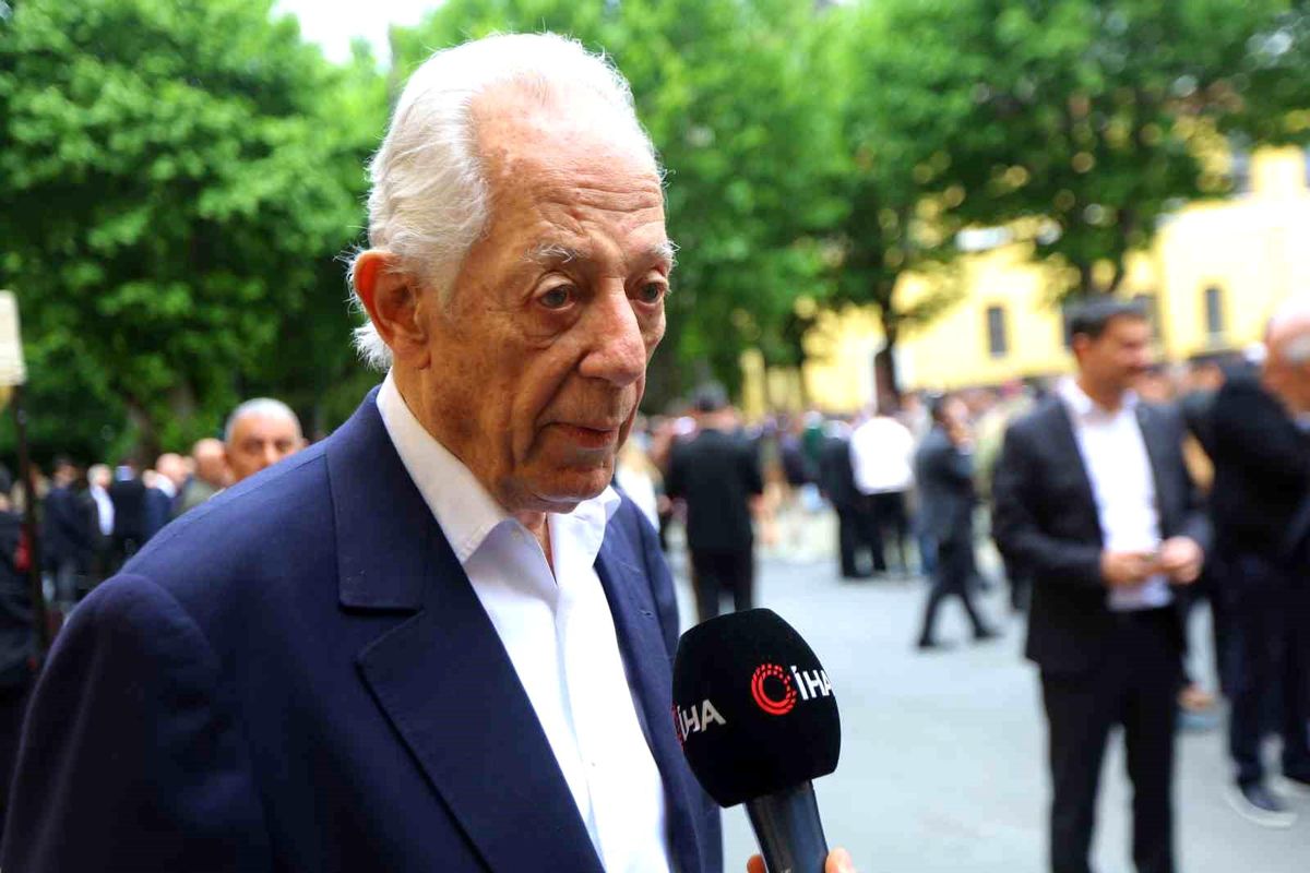 Faruk Süren: 'Dursun Özbek'e destek olmamız, yardımcı olmaya çalışmamız lazım'