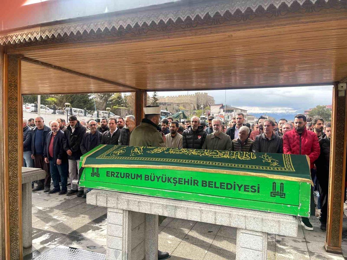 Gazeteci Orhan Akdal'a son görev