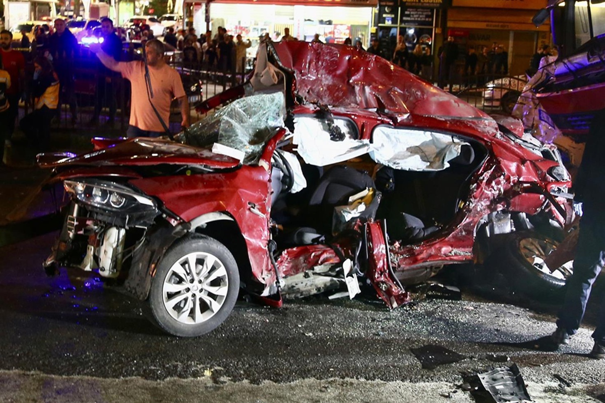 Giresun'da tır iki otomobile çarptı: 5 ölü, 6 yaralı