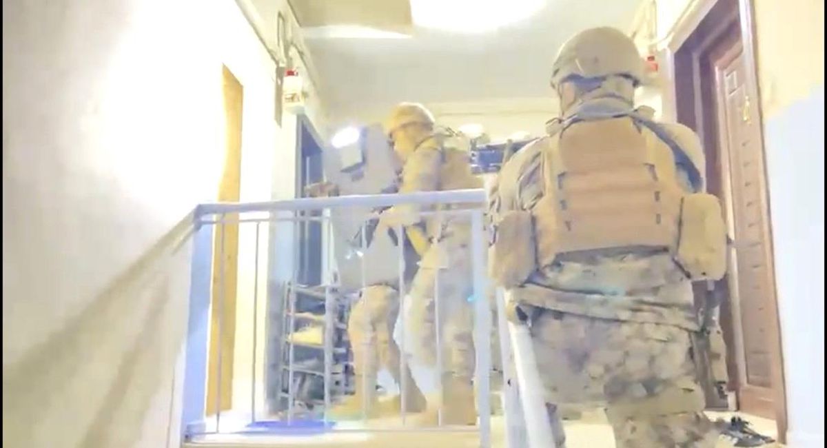 İş insanlarına zorla çek imzalattıran şebekeye Organize Polisi'nden darbe
