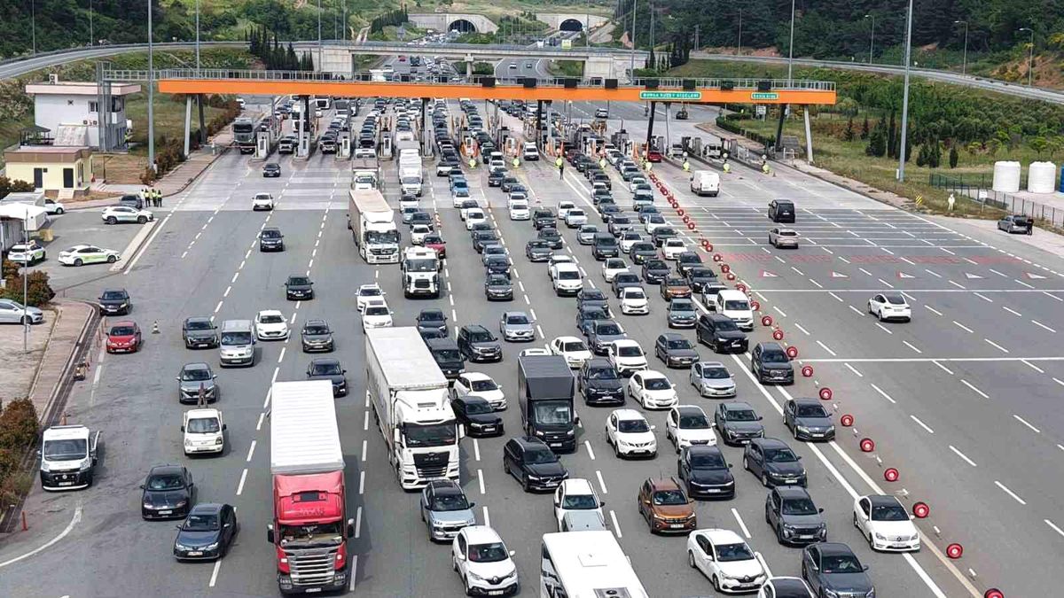 İstanbul'dan kaçış başladı