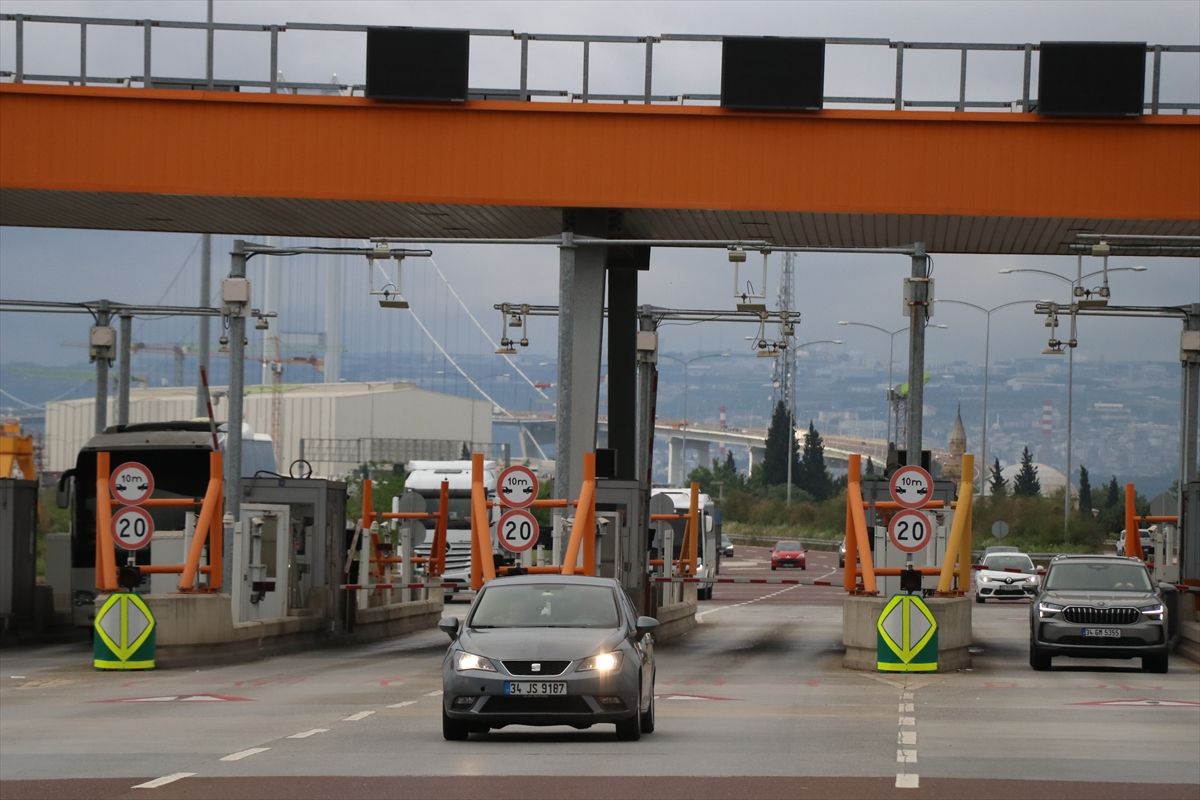 İstanbul-İzmir Otoyolu ile Osmangazi Köprüsü'nde bayram tatili hareketliliği sürüyor