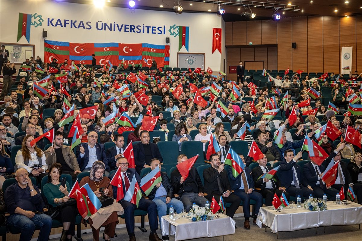 Kars'ta Azerbaycan Bağımsızlık Günü kutlandı
