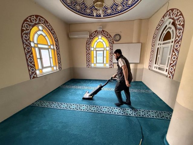 Kartepe'de camiler Kurban Bayramı öncesi ibadete hazırlanıyor