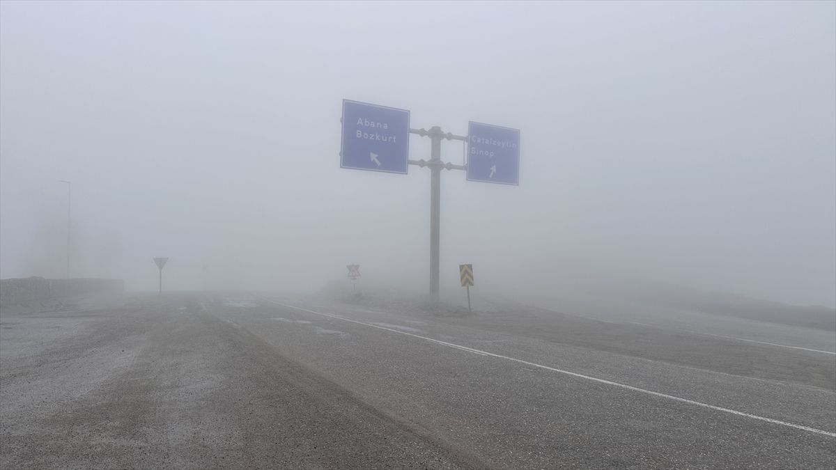 Kastamonu'da etkili olan sis ulaşımı yavaşlattı