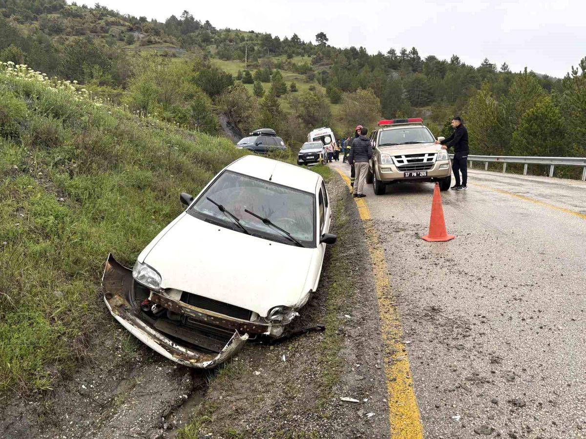 Kontrolden çıkan otomobil şarampole çarptı: 3 yaralı