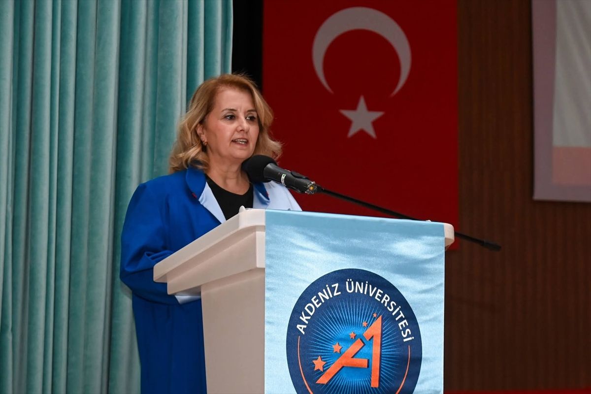 Kumluca Sağlık Bilimleri Fakültesi'nde mezuniyet töreni düzenlendi