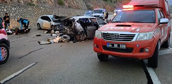 Malatya'da iki otomobil çarpıştı, 8 kişi yaralandı