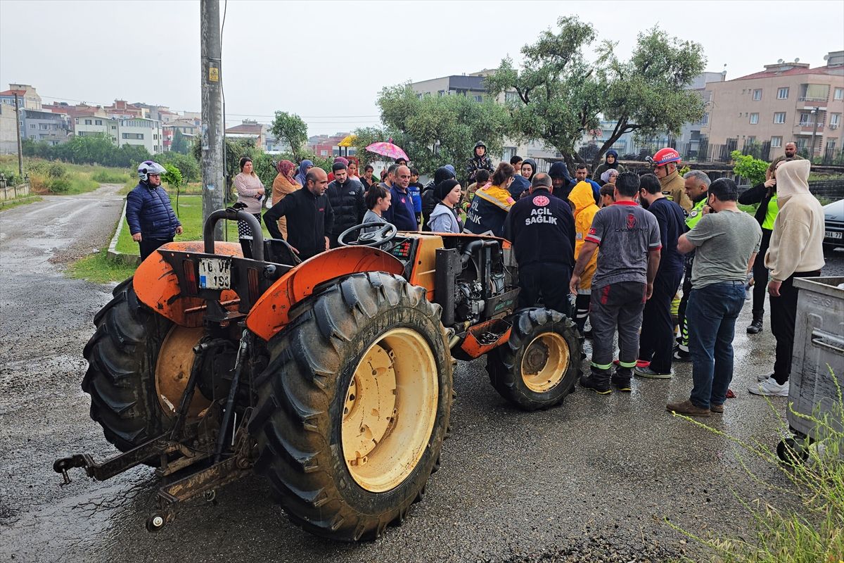 Manisa'da traktör ile motosikletin çarpıştığı kazada 1 kişi yaralandı
