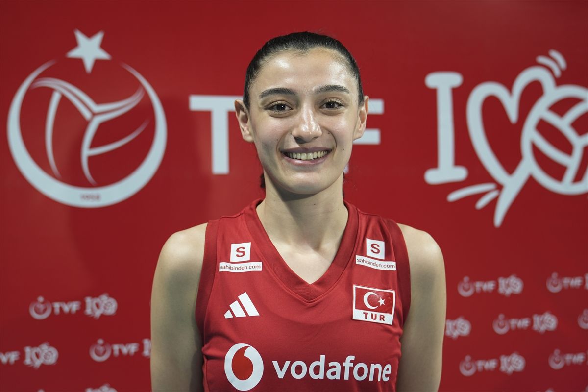 Nilüfer Belediyesporlu voleybolcular Merve İzbilir ve Buse Ünal'ın milli forma gururu