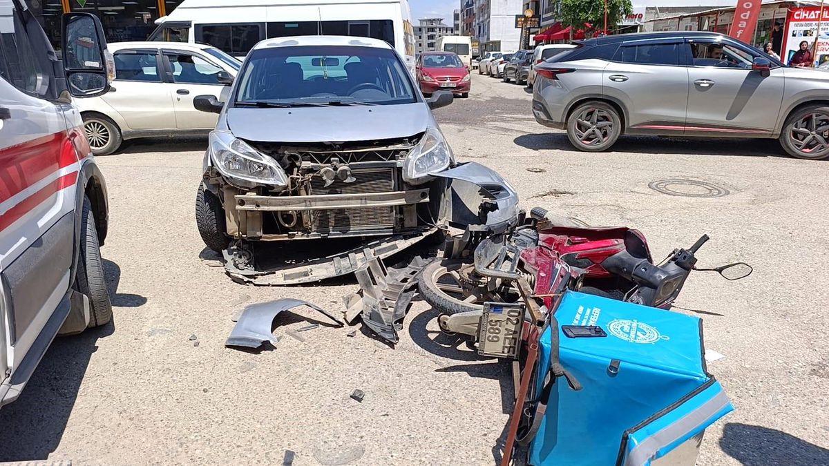 Otomobil ile motosiklet çarpıştı: 1 yaralı