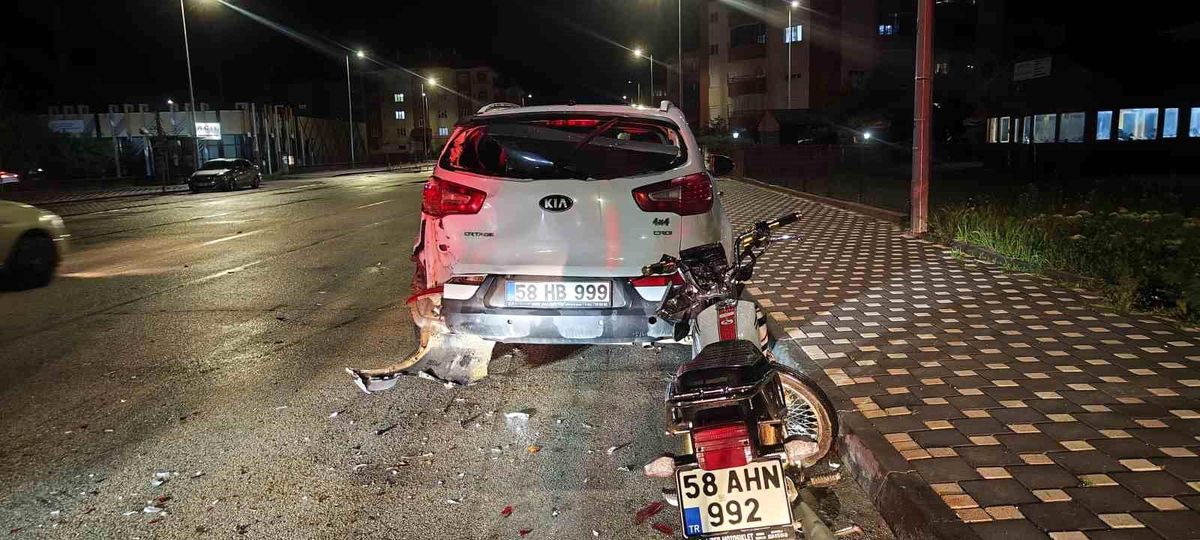 Park halindeki cipe çarpan motosiklet sürücüsü hayatını kaybetti