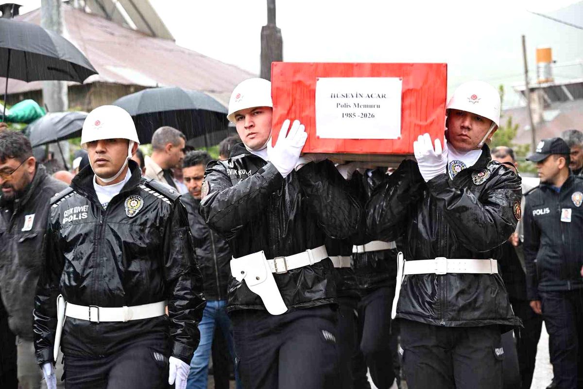 Polis memuru kalbine yenik düştü